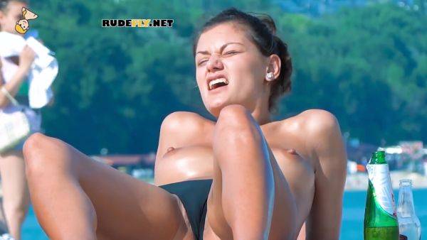 Hot Beauty Is Young Nudist Spending Her Day On The Beach - hclips.com on nochargetube.com