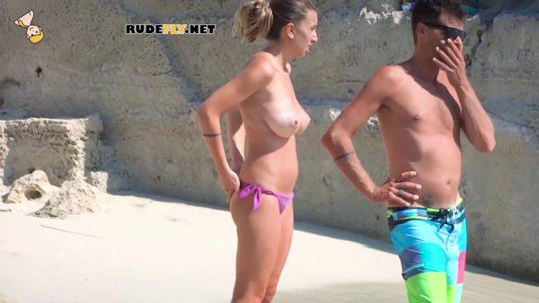 Nude Beach Girl Filmed By A Completely Naked On The Beach - hclips.com on nochargetube.com