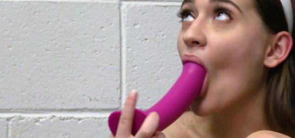 Shoplifter Is Forced To Suck A Big Dick - inxxx.com on nochargetube.com