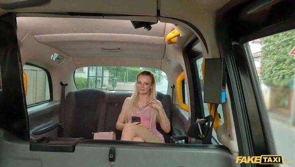 Fake Cab Driver Gets Intimate with Blonde Social Media Star and Her Small Breasts - xxxfiles.com - Czech Republic on nochargetube.com