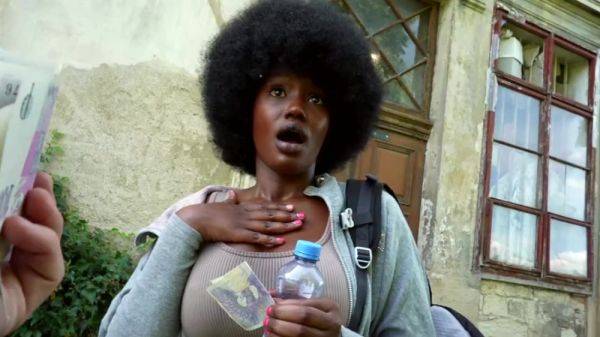 Buxom Curly Ebony Hottie Pleases a Stranger With Outdoor BJ & Risky Quickie In the Street For Money - anysex.com on nochargetube.com