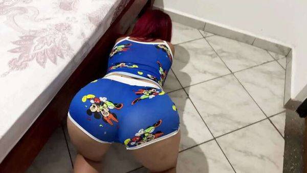 I enjoy filming my stunning stepmother's big butt while she's distracted cleaning around the bed - porntry.com on nochargetube.com