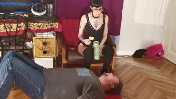 Beth Kinky - Slim Goth Domina Feeding Her Slave Mouth To Mouth Pt1 Hd Amateur - upornia.com on nochargetube.com