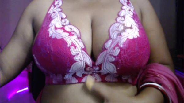 Sexy Lady Shakes Her Hot Big Boobs And Opens Her Bra - desi-porntube.com on nochargetube.com