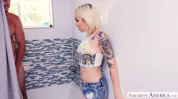 Blonde tattooed chick gets brutally pounded in the bathroom - sexu.com - Usa on nochargetube.com