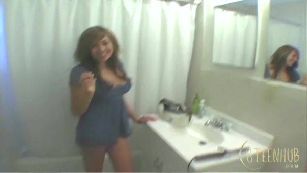 Brittny Blew In 8teenhub Doesnt Like Condoms - tubepornclassic.com on nochargetube.com