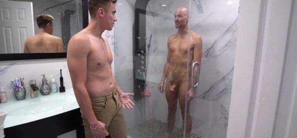 Two Horny Guys Want To Fuck In The Shower. - inxxx.com on nochargetube.com