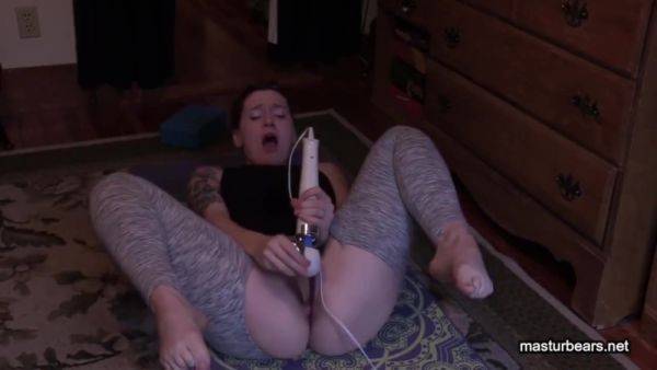 Stepmom Megans Gymnastic Solo With Hitachi - hclips.com - Britain on nochargetube.com