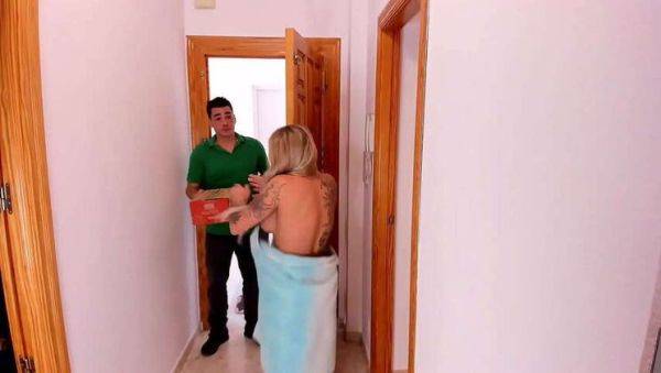 Raquel, the Blonde MILF, Serviced Delivery Guy's Big Cock After Dropping Towel - porntry.com on nochargetube.com