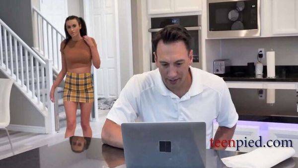 Stepdaughter Mia Taylor Catches Stepdad Jerking Off - xxxfiles.com on nochargetube.com