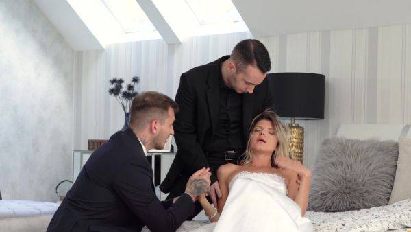 Bride gets laid on her wedding day by her hubby's best friend - xbabe.com - Russia on nochargetube.com